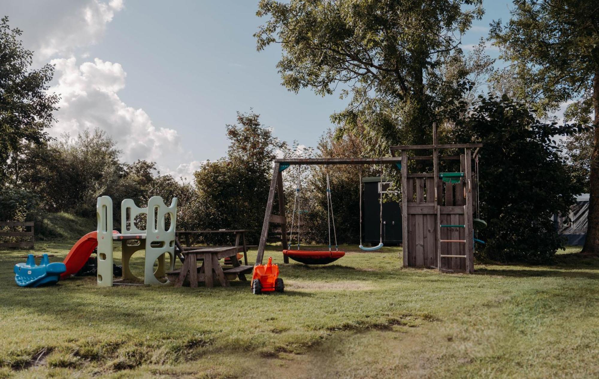 Camping De Tulpenweide Lege Kampeerplaats, Lege Plaats Op Het Gras Zonder Bed Breezand Exterior foto