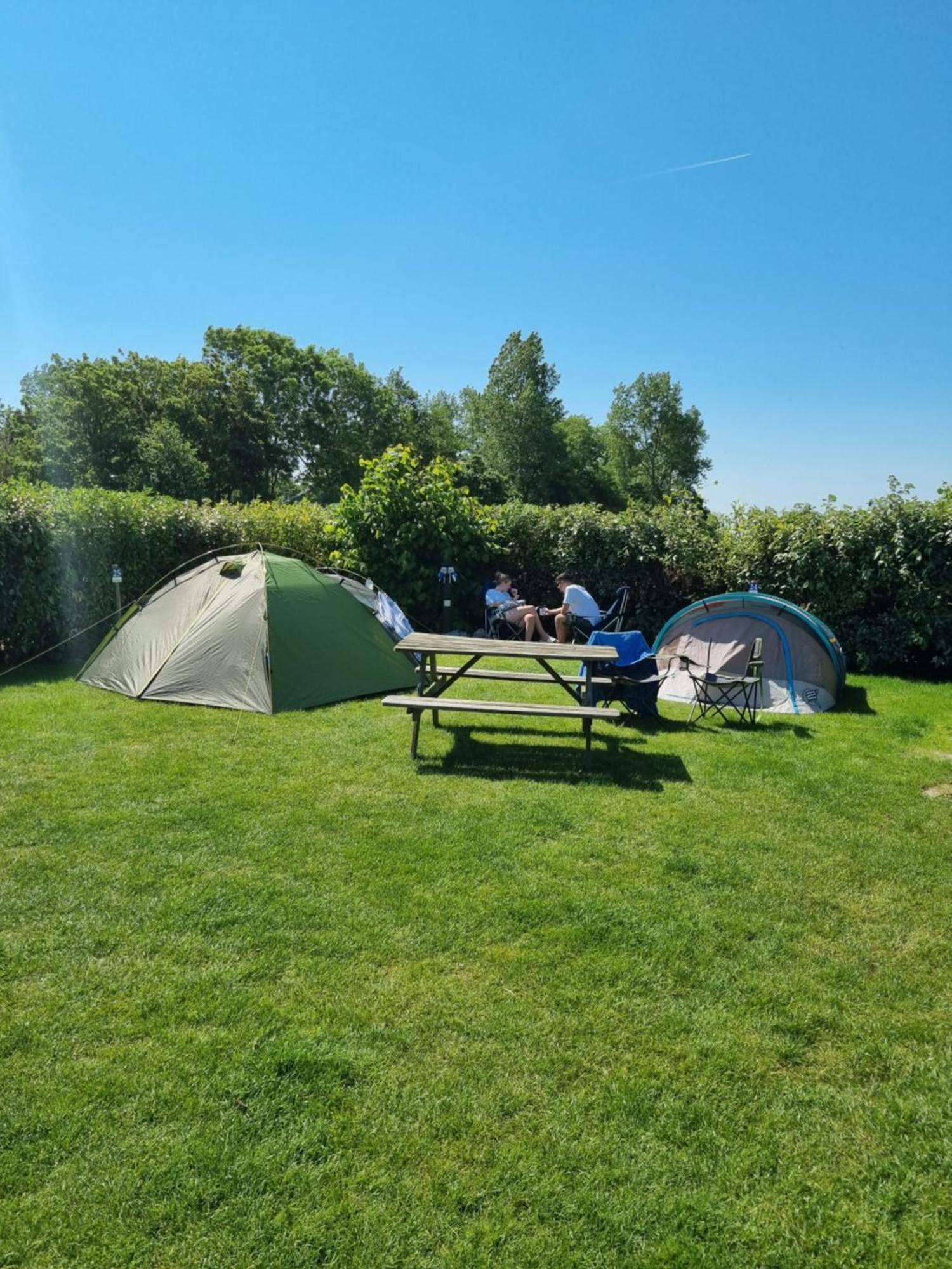 Camping De Tulpenweide Lege Kampeerplaats, Lege Plaats Op Het Gras Zonder Bed Breezand Exterior foto