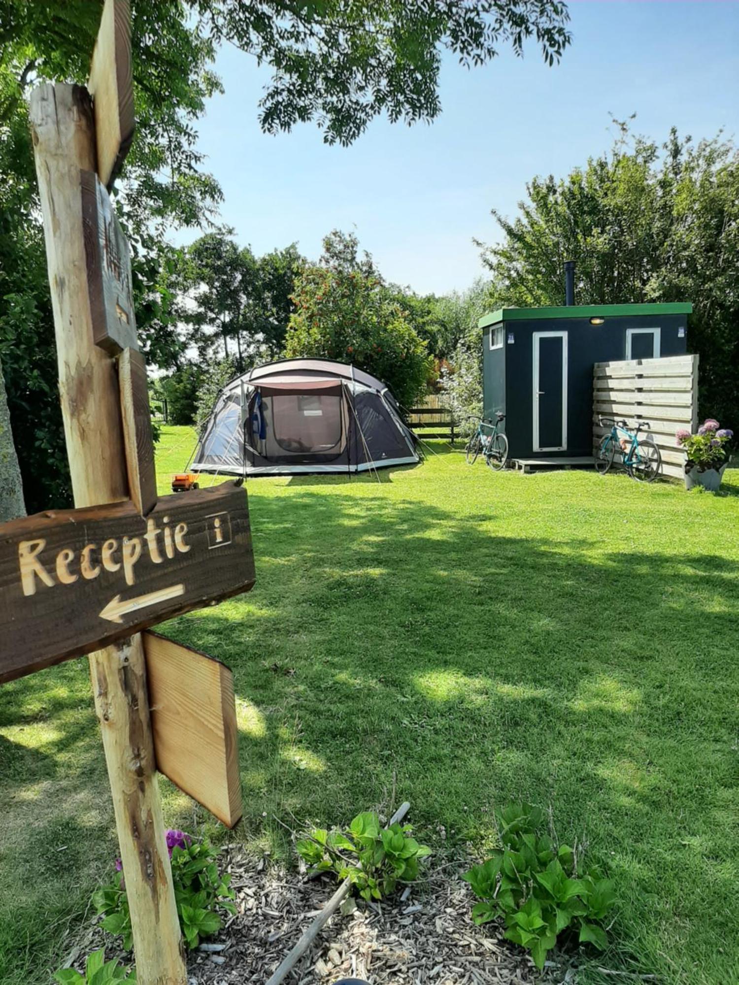 Camping De Tulpenweide Lege Kampeerplaats, Lege Plaats Op Het Gras Zonder Bed Breezand Zimmer foto