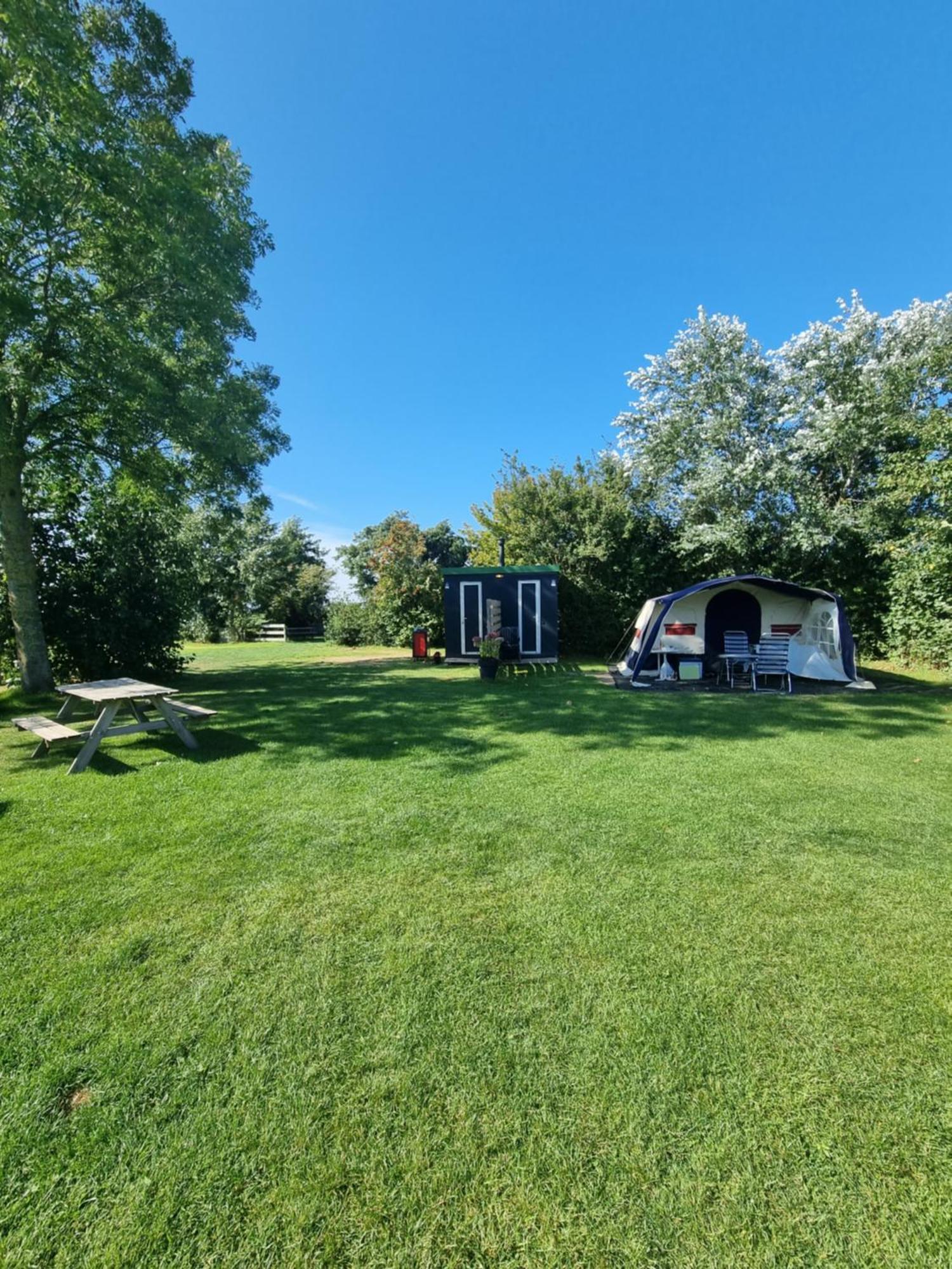 Camping De Tulpenweide Lege Kampeerplaats, Lege Plaats Op Het Gras Zonder Bed Breezand Zimmer foto