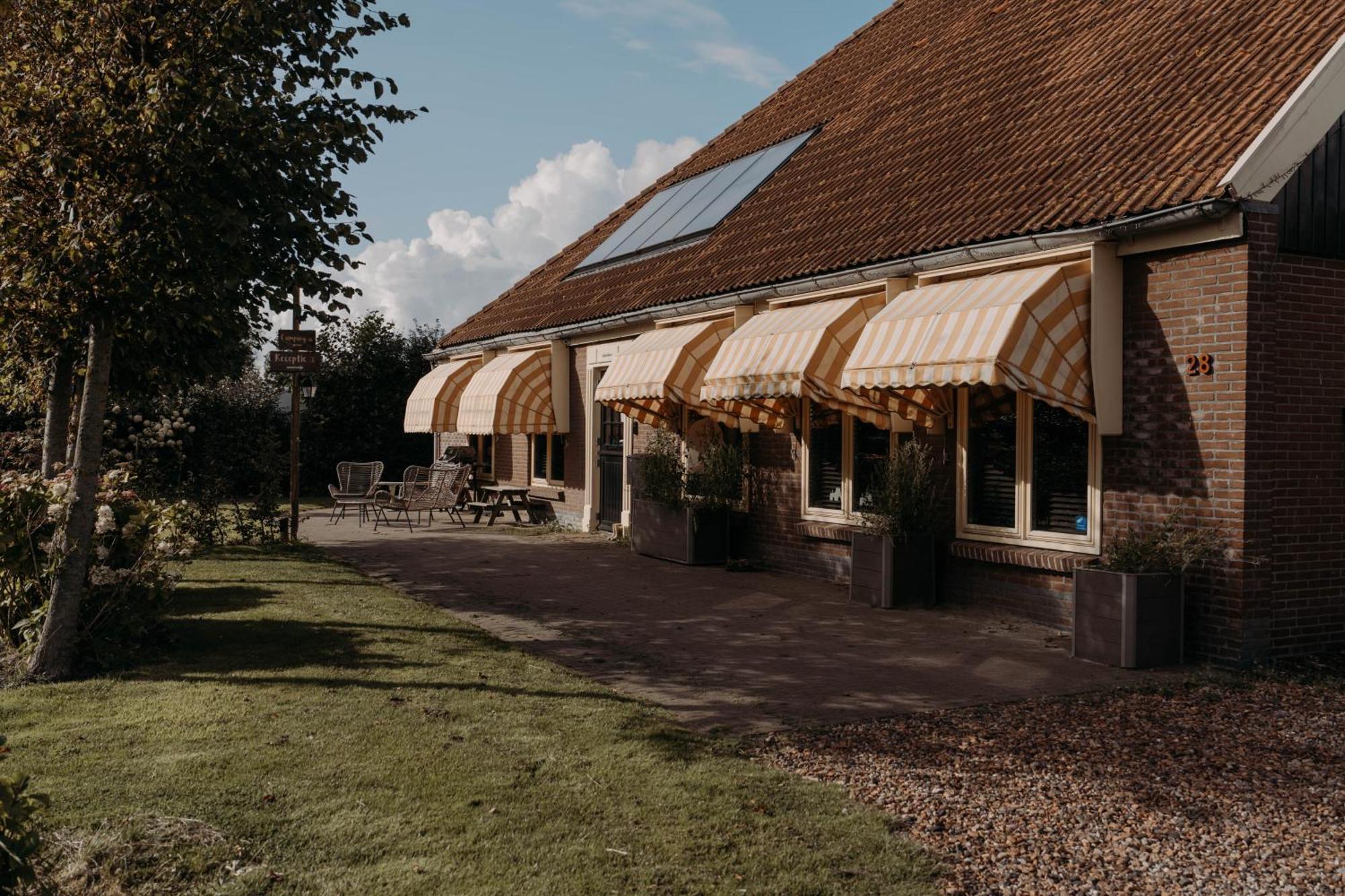 Camping De Tulpenweide Lege Kampeerplaats, Lege Plaats Op Het Gras Zonder Bed Breezand Exterior foto